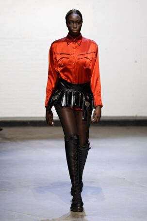 3/25 | Sinéad O'Dwyer Fall 2025 | Photo: NOWFASHION.com Sinéad O'Dwyer Fall 2025 | Photo: NOWFASHION.com