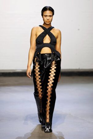 4/25 | Sinéad O'Dwyer Fall 2025 | Photo: NOWFASHION.com Sinéad O'Dwyer Fall 2025 | Photo: NOWFASHION.com