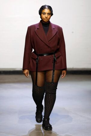 9/25 | Sinéad O'Dwyer Fall 2025 | Photo: NOWFASHION.com Sinéad O'Dwyer Fall 2025 | Photo: NOWFASHION.com