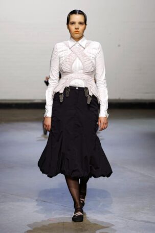 10/25 | Sinéad O'Dwyer Fall 2025 | Photo: NOWFASHION.com Sinéad O'Dwyer Fall 2025 | Photo: NOWFASHION.com