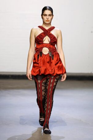 12/25 | Sinéad O'Dwyer Fall 2025 | Photo: NOWFASHION.com Sinéad O'Dwyer Fall 2025 | Photo: NOWFASHION.com