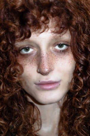 1/31 | Details at Yuhan Ao Fall 2025 | Photo: Morgan Layla Williams | Courtesy of Yuhan Ao Details at Yuhan Ao Fall 2025 | Photo: Morgan Layla Williams | Courtesy of Yuhan Ao