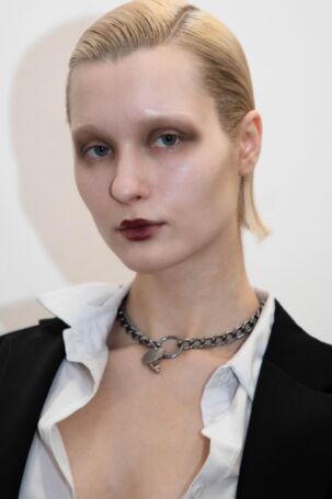 2/31 | Details at Yuhan Ao Fall 2025 | Photo: Morgan Layla Williams | Courtesy of Yuhan Ao Details at Yuhan Ao Fall 2025 | Photo: Morgan Layla Williams | Courtesy of Yuhan Ao