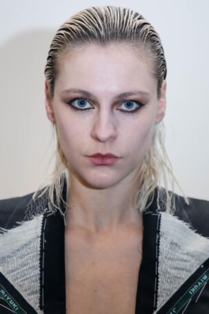 4/31 | Details at Yuhan Ao Fall 2025 | Photo: Morgan Layla Williams | Courtesy of Yuhan Ao Details at Yuhan Ao Fall 2025 | Photo: Morgan Layla Williams | Courtesy of Yuhan Ao