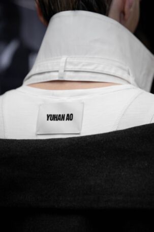 12/31 | Details at Yuhan Ao Fall 2025 | Photo: Morgan Layla Williams | Courtesy of Yuhan Ao Details at Yuhan Ao Fall 2025 | Photo: Morgan Layla Williams | Courtesy of Yuhan Ao
