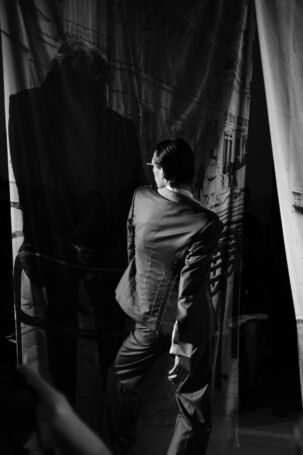 9/71 | Setting at Yuhan Ao Fall 2025 | Photo: Bing Geng | Courtesy of Yuhan Ao Setting at Yuhan Ao Fall 2025 | Photo: Bing Geng | Courtesy of Yuhan Ao