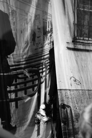 11/71 | Setting at Yuhan Ao Fall 2025 | Photo: Bing Geng | Courtesy of Yuhan Ao Setting at Yuhan Ao Fall 2025 | Photo: Bing Geng | Courtesy of Yuhan Ao