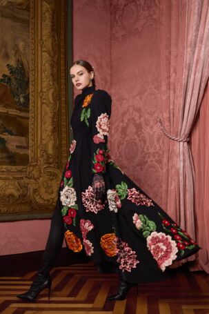9/33 | Alice + Olivia Fall 2025 | Photo: Sam Spence | Courtesy of Alice + Olivia Alice + Olivia Fall 2025 | Photo: Sam Spence | Courtesy of Alice + Olivia