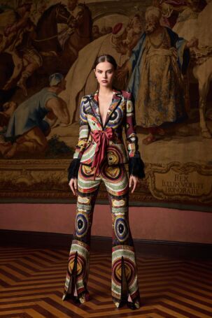 10/33 | Alice + Olivia Fall 2025 | Photo: Sam Spence | Courtesy of Alice + Olivia Alice + Olivia Fall 2025 | Photo: Sam Spence | Courtesy of Alice + Olivia