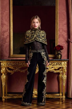 12/33 | Alice + Olivia Fall 2025 | Photo: Sam Spence | Courtesy of Alice + Olivia Alice + Olivia Fall 2025 | Photo: Sam Spence | Courtesy of Alice + Olivia