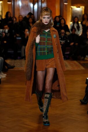 12/29 | Anna Sui Fall 2025 | Photo: NOWFASHION.com Anna Sui Fall 2025 | Photo: NOWFASHION.com