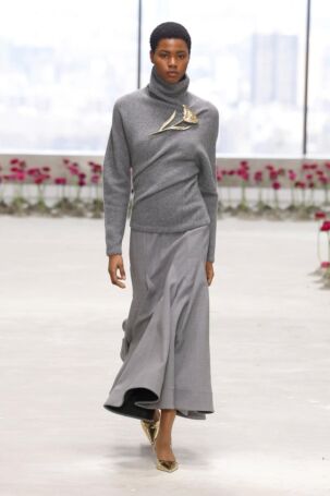 4/68 | Carolina Herrera Fall 2025 | Photo: NOWFASHION.com Carolina Herrera Fall 2025 | Photo: NOWFASHION.com