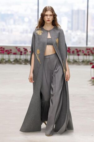 6/68 | Carolina Herrera Fall 2025 | Photo: NOWFASHION.com Carolina Herrera Fall 2025 | Photo: NOWFASHION.com