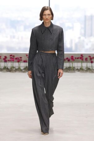 7/68 | Carolina Herrera Fall 2025 | Photo: NOWFASHION.com Carolina Herrera Fall 2025 | Photo: NOWFASHION.com