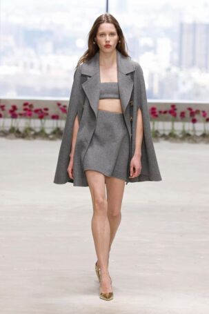 8/68 | Carolina Herrera Fall 2025 | Photo: NOWFASHION.com Carolina Herrera Fall 2025 | Photo: NOWFASHION.com