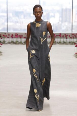 10/68 | Carolina Herrera Fall 2025 | Photo: NOWFASHION.com Carolina Herrera Fall 2025 | Photo: NOWFASHION.com