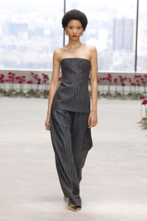 12/68 | Carolina Herrera Fall 2025 | Photo: NOWFASHION.com Carolina Herrera Fall 2025 | Photo: NOWFASHION.com