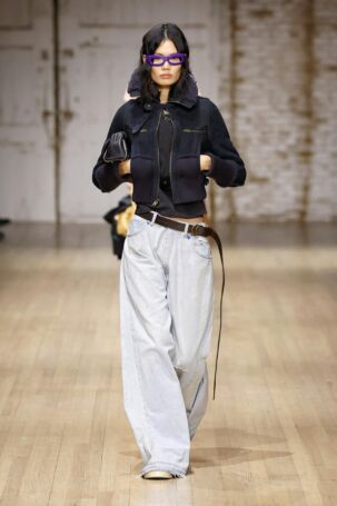 8/46 | Coach Fall 2025 | Photo: NOWFASHION.com Coach Fall 2025 | Photo: NOWFASHION.com