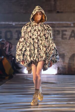 1/37 | Collina Strada Fall 2025 | Photo: Alessandro Viero/Gorunway | Courtesy of Collina Strada Collina Strada Fall 2025 | Photo: Alessandro Viero/Gorunway | Courtesy of Collina Strada