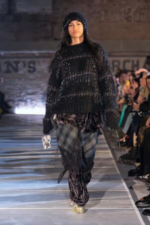3/37 | Collina Strada Fall 2025 | Photo: Alessandro Viero/Gorunway | Courtesy of Collina Strada Collina Strada Fall 2025 | Photo: Alessandro Viero/Gorunway | Courtesy of Collina Strada