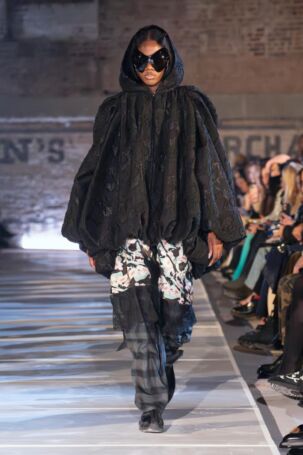 5/37 | Collina Strada Fall 2025 | Photo: Alessandro Viero/Gorunway | Courtesy of Collina Strada Collina Strada Fall 2025 | Photo: Alessandro Viero/Gorunway | Courtesy of Collina Strada