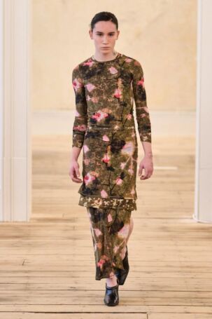 10/28 | Eckhaus Latta Fall 2025 | Photo: GoRunway | Courtesy of Eckhaus Latta Eckhaus Latta Fall 2025 | Photo: GoRunway | Courtesy of Eckhaus Latta