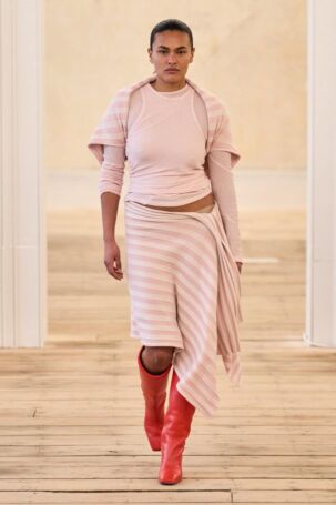 12/28 | Eckhaus Latta Fall 2025 | Photo: GoRunway | Courtesy of Eckhaus Latta Eckhaus Latta Fall 2025 | Photo: GoRunway | Courtesy of Eckhaus Latta