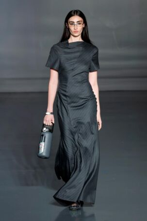 5/32 | Jane Wade Fall 2025 | Photo: NOWFASHION.com Jane Wade Fall 2025 | Photo: NOWFASHION.com