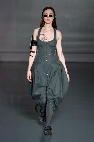 12/32 | Jane Wade Fall 2025 | Photo: NOWFASHION.com Jane Wade Fall 2025 | Photo: NOWFASHION.com