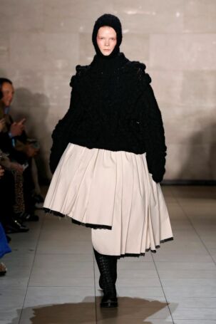 1/26 | Meruert Tolegen Fall 2025 | Photo: NOWFASHION.com Meruert Tolegen Fall 2025 | Photo: NOWFASHION.com