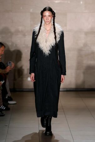 2/26 | Meruert Tolegen Fall 2025 | Photo: NOWFASHION.com Meruert Tolegen Fall 2025 | Photo: NOWFASHION.com