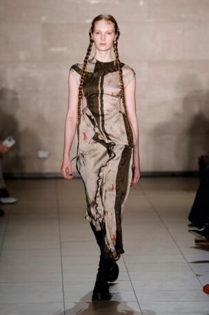 7/26 | Meruert Tolegen Fall 2025 | Photo: NOWFASHION.com Meruert Tolegen Fall 2025 | Photo: NOWFASHION.com