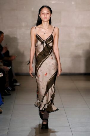 9/26 | Meruert Tolegen Fall 2025 | Photo: NOWFASHION.com Meruert Tolegen Fall 2025 | Photo: NOWFASHION.com