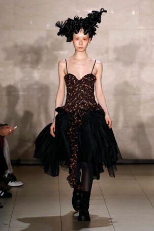 10/26 | Meruert Tolegen Fall 2025 | Photo: NOWFASHION.com Meruert Tolegen Fall 2025 | Photo: NOWFASHION.com