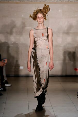11/26 | Meruert Tolegen Fall 2025 | Photo: NOWFASHION.com Meruert Tolegen Fall 2025 | Photo: NOWFASHION.com