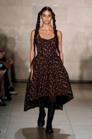 12/26 | Meruert Tolegen Fall 2025 | Photo: NOWFASHION.com Meruert Tolegen Fall 2025 | Photo: NOWFASHION.com