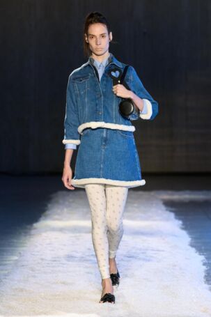 8/37 | Sandy Liang Fall 2025 | Photo: Filippo Fior | Courtesy of Sandy Liang Sandy Liang Fall 2025 | Photo: Filippo Fior | Courtesy of Sandy Liang