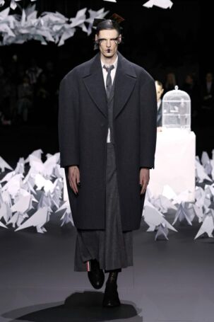 3/65 | Thom Browne Fall 2025 | Photo: NOWFASHION.com Thom Browne Fall 2025 | Photo: NOWFASHION.com
