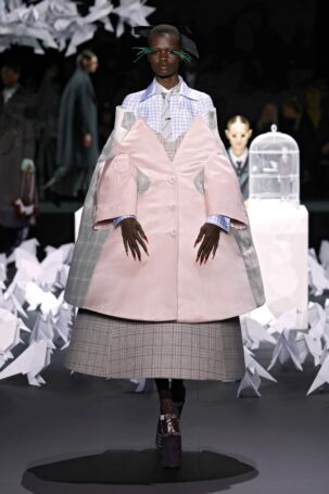 7/65 | Thom Browne Fall 2025 | Photo: NOWFASHION.com Thom Browne Fall 2025 | Photo: NOWFASHION.com