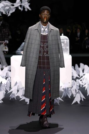 8/65 | Thom Browne Fall 2025 | Photo: NOWFASHION.com Thom Browne Fall 2025 | Photo: NOWFASHION.com