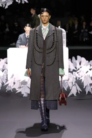 9/65 | Thom Browne Fall 2025 | Photo: NOWFASHION.com Thom Browne Fall 2025 | Photo: NOWFASHION.com