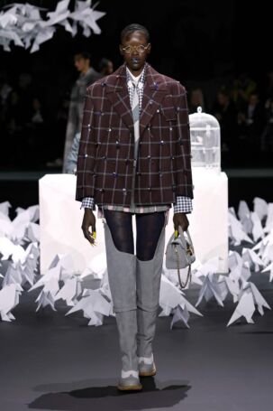 10/65 | Thom Browne Fall 2025 | Photo: NOWFASHION.com Thom Browne Fall 2025 | Photo: NOWFASHION.com