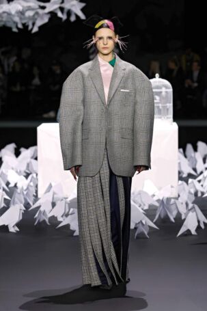 11/65 | Thom Browne Fall 2025 | Photo: NOWFASHION.com Thom Browne Fall 2025 | Photo: NOWFASHION.com