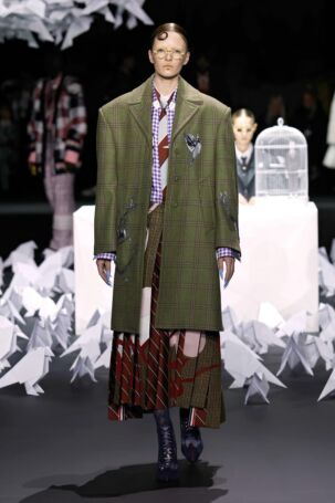 12/65 | Thom Browne Fall 2025 | Photo: NOWFASHION.com Thom Browne Fall 2025 | Photo: NOWFASHION.com