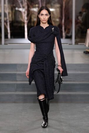 3/43 | Tory Burch Fall 2025 | Photo: NOWFASHION.com Tory Burch Fall 2025 | Photo: NOWFASHION.com
