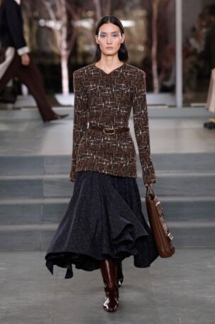 4/43 | Tory Burch Fall 2025 | Photo: NOWFASHION.com Tory Burch Fall 2025 | Photo: NOWFASHION.com