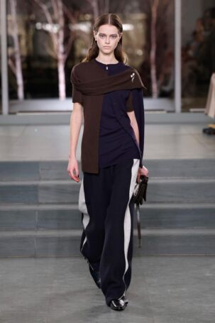 6/43 | Tory Burch Fall 2025 | Photo: NOWFASHION.com Tory Burch Fall 2025 | Photo: NOWFASHION.com