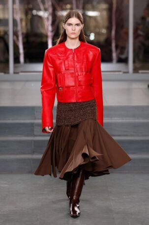 7/43 | Tory Burch Fall 2025 | Photo: NOWFASHION.com Tory Burch Fall 2025 | Photo: NOWFASHION.com