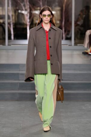 11/43 | Tory Burch Fall 2025 | Photo: NOWFASHION.com Tory Burch Fall 2025 | Photo: NOWFASHION.com