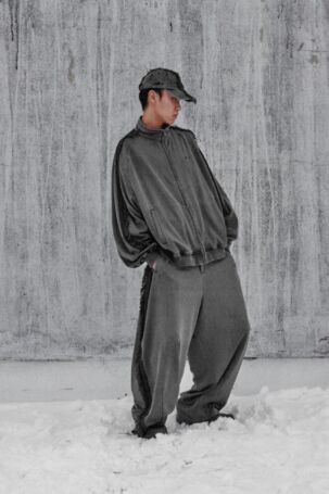 4/35 | AJOBYAJO Lookbook Fall 2025 | Courtesy of AJOBYAJO AJOBYAJO Lookbook Fall 2025 | Courtesy of AJOBYAJO